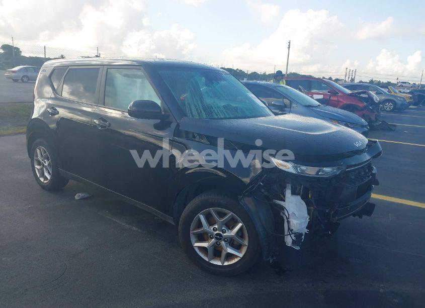 2022 Kia Soul LX (VIN KNDJ23AUXN7173797) main photo
