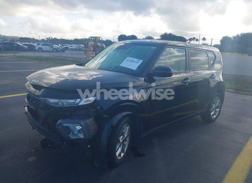 Photo 2 of 2022 Kia Soul LX (VIN KNDJ23AUXN7173797)