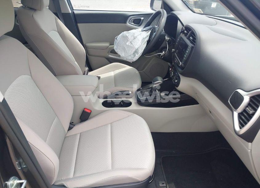 Photo 5 of 2022 Kia Soul LX (VIN KNDJ23AUXN7812485)