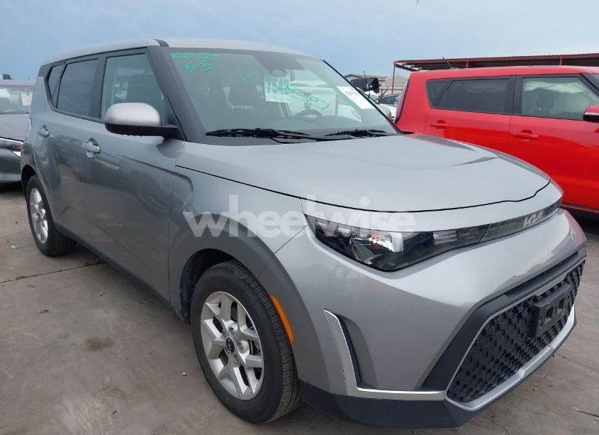 2024 Kia Soul LX (VIN KNDJ23AUXR7914701) main photo