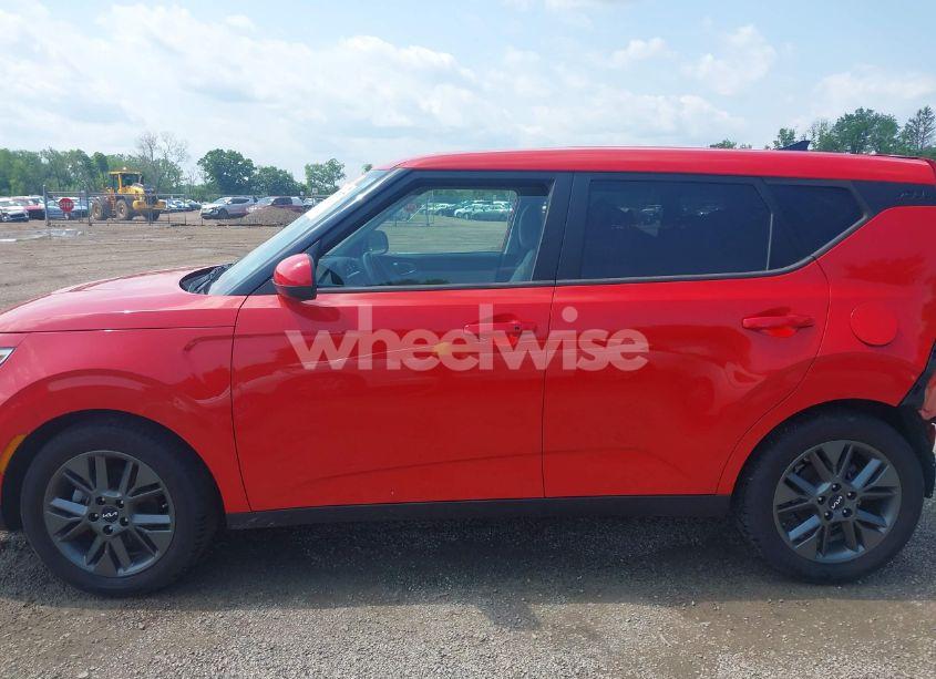 Photo 15 of 2022 Kia Soul EX (VIN KNDJ33AU1N7155766)