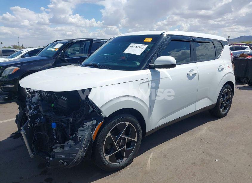 Photo 2 of 2023 Kia Soul EX (VIN KNDJ33AU1P7846511)