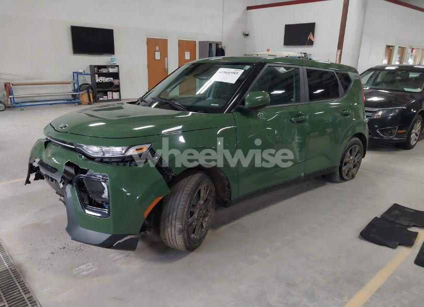 Photo 2 of 2021 Kia Soul EX (VIN KNDJ33AU2M7131586)