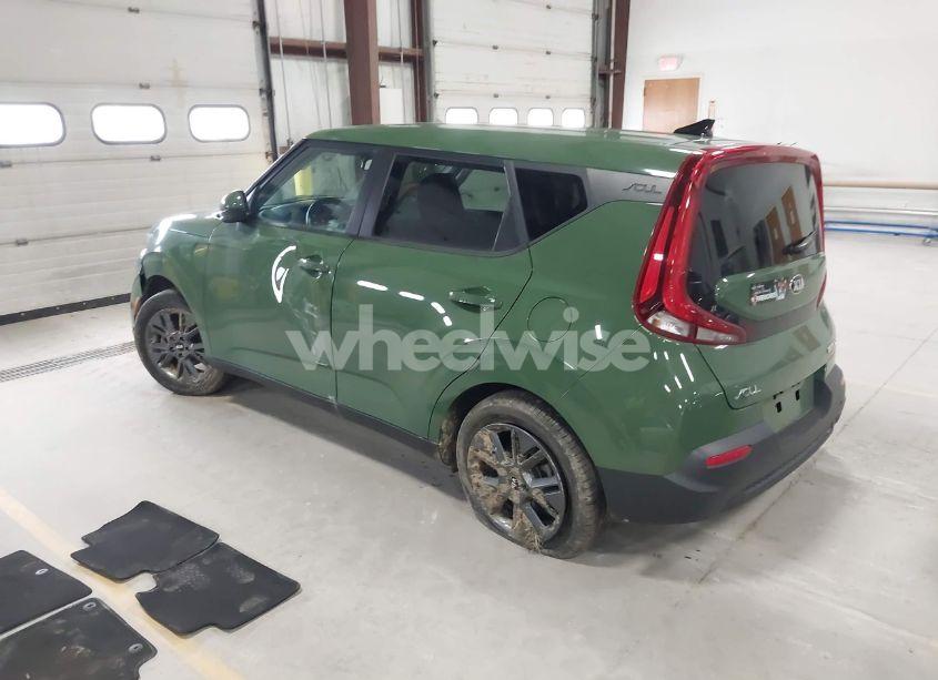 Photo 3 of 2021 Kia Soul EX (VIN KNDJ33AU2M7131586)