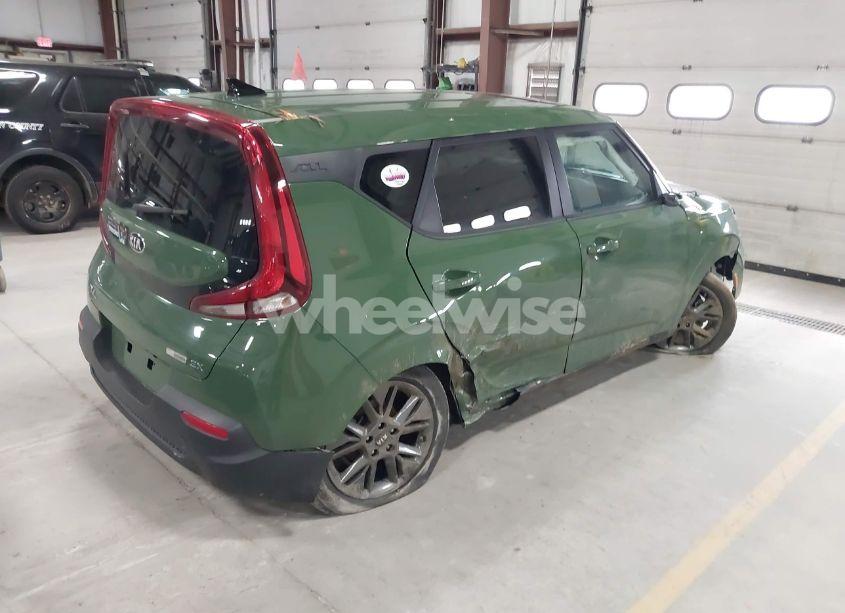 Photo 4 of 2021 Kia Soul EX (VIN KNDJ33AU2M7131586)