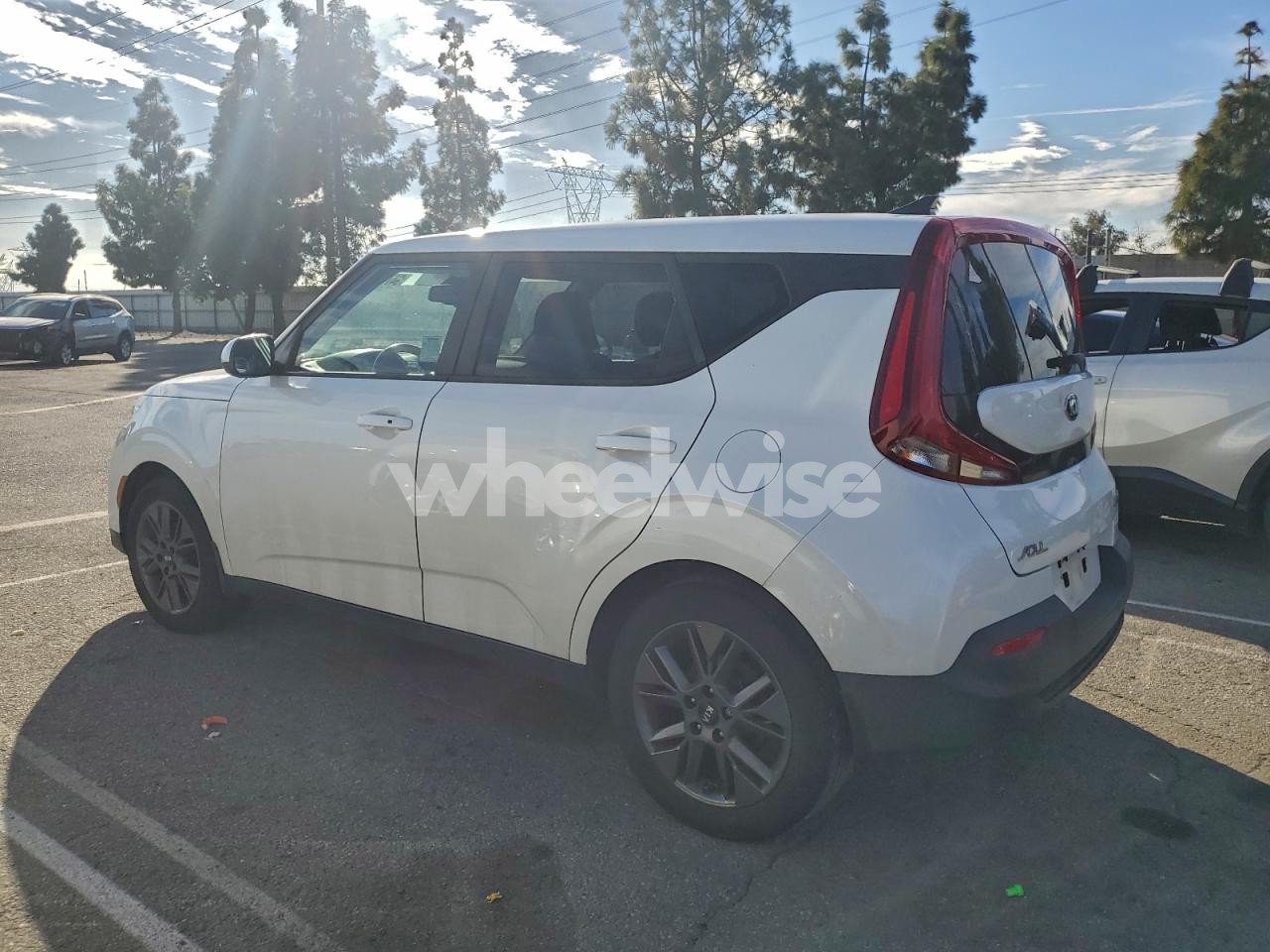 Photo 2 of 2020 KIA SOUL EX (VIN KNDJ33AU4L7707211)