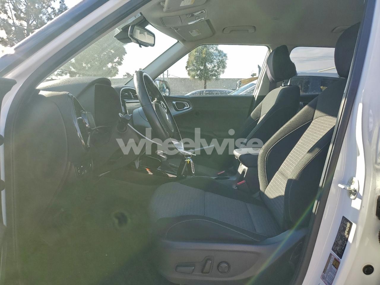 Photo 7 of 2020 KIA SOUL EX (VIN KNDJ33AU4L7707211)