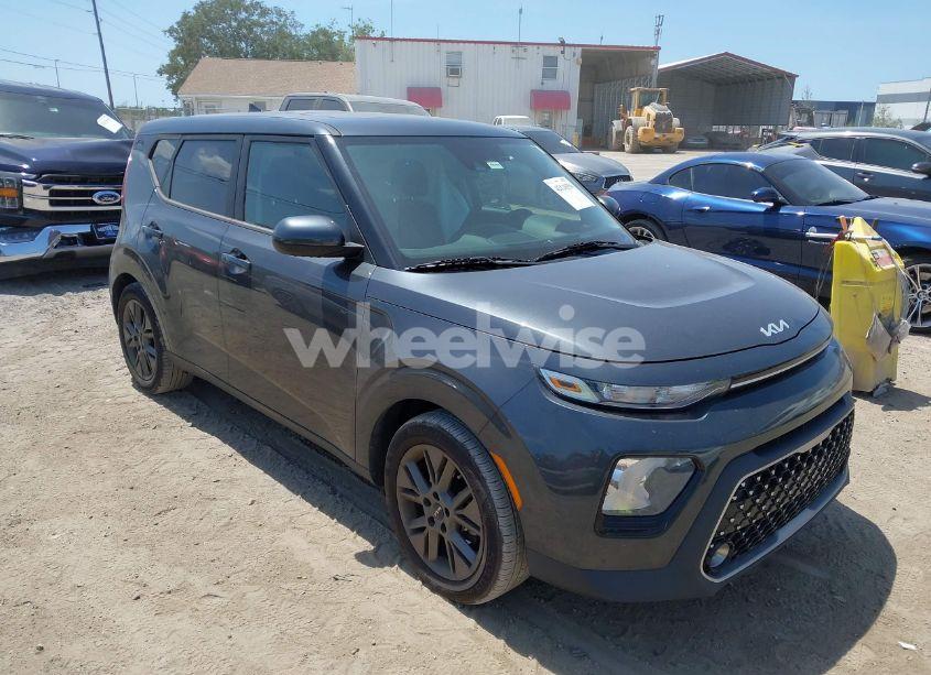 2022 Kia Soul EX (VIN KNDJ33AU5N7798024) main photo