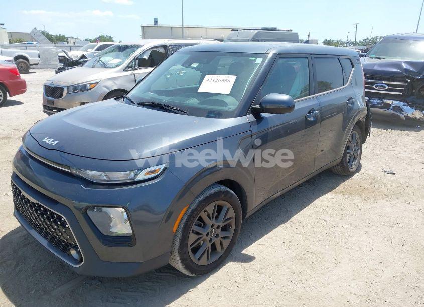Photo 2 of 2022 Kia Soul EX (VIN KNDJ33AU5N7798024)