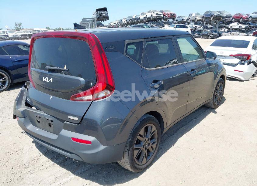 Photo 4 of 2022 Kia Soul EX (VIN KNDJ33AU5N7798024)
