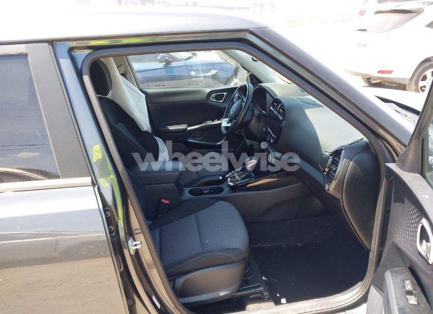Photo 5 of 2022 Kia Soul EX (VIN KNDJ33AU5N7798024)