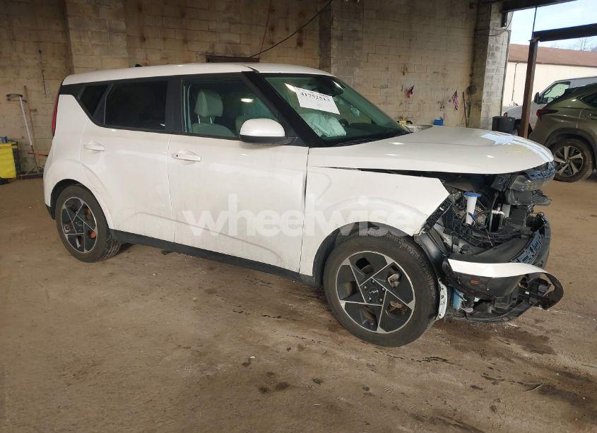 2023 Kia Soul EX (VIN KNDJ33AU5P7874182) main photo