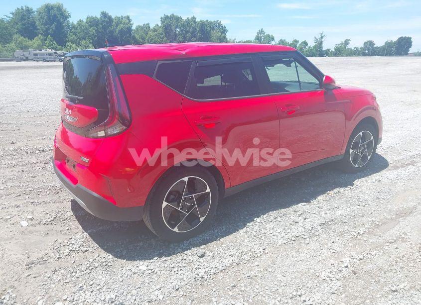 Photo 4 of 2024 Kia Soul EX (VIN KNDJ33AUXR7225268)