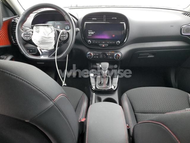 Photo 2 of 2024 KIA SOUL GT LINE (VIN KNDJ53AU3R7916913)