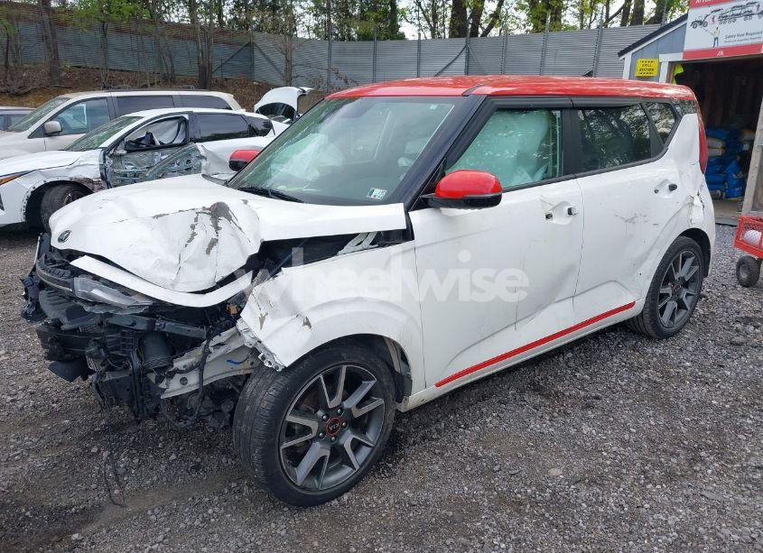 Photo 2 of 2020 Kia Soul GT-LINE (VIN KNDJ63AU9L7057430)