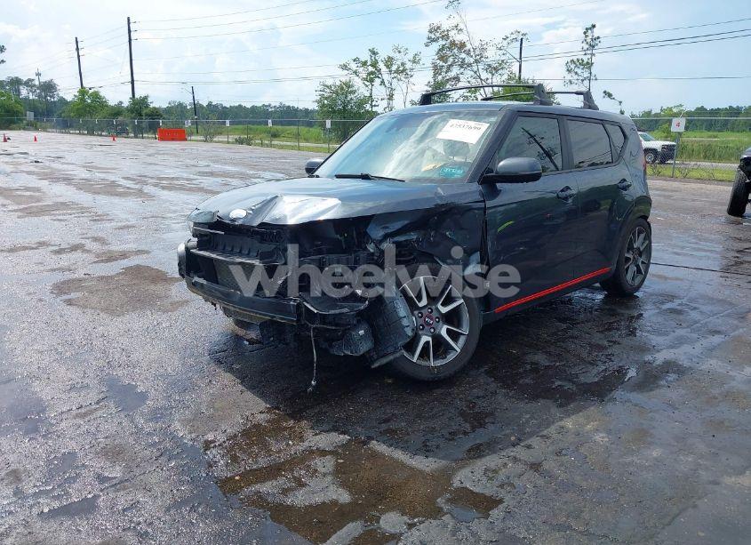 Photo 2 of 2020 Kia Soul GT-LINE (VIN KNDJ63AUXL7089948)
