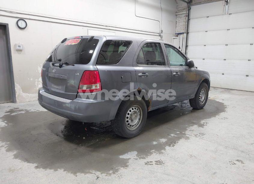 Photo 4 of 2003 Kia Sorento EX/LX (VIN KNDJC733035036188)