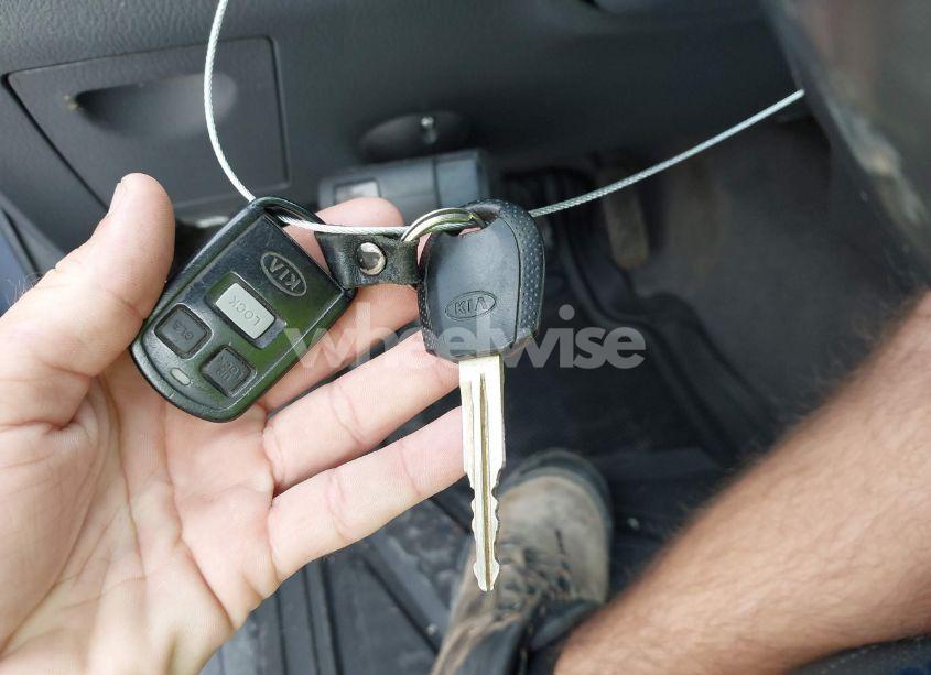 Photo 11 of 2003 Kia Sorento EX/LX (VIN KNDJC733635063511)