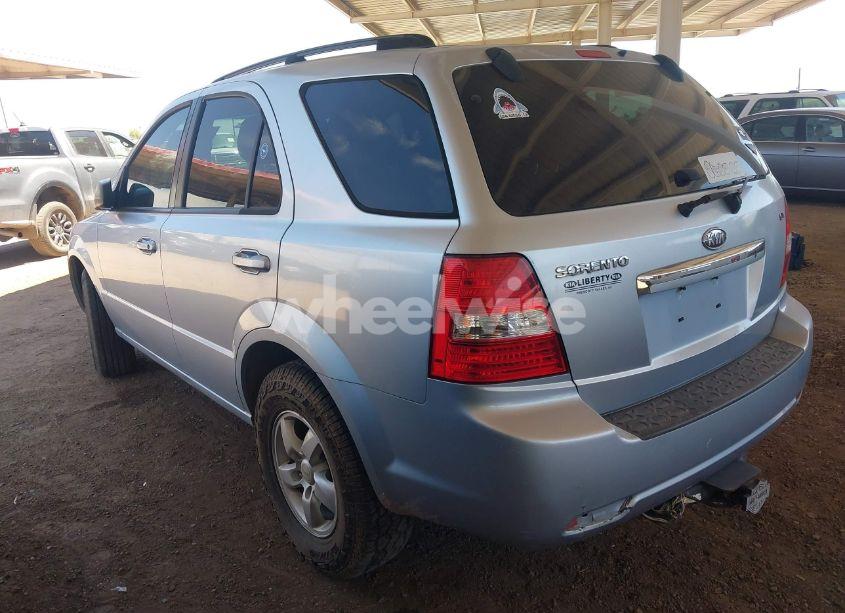 Photo 3 of 2008 Kia Sorento LX (VIN KNDJC735085780916)