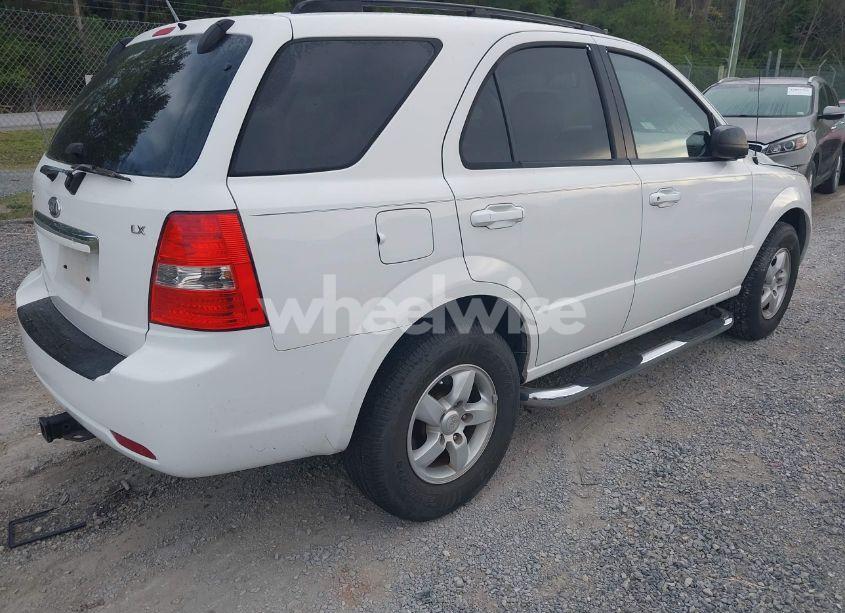 Photo 4 of 2008 Kia Sorento LX (VIN KNDJC735085785971)