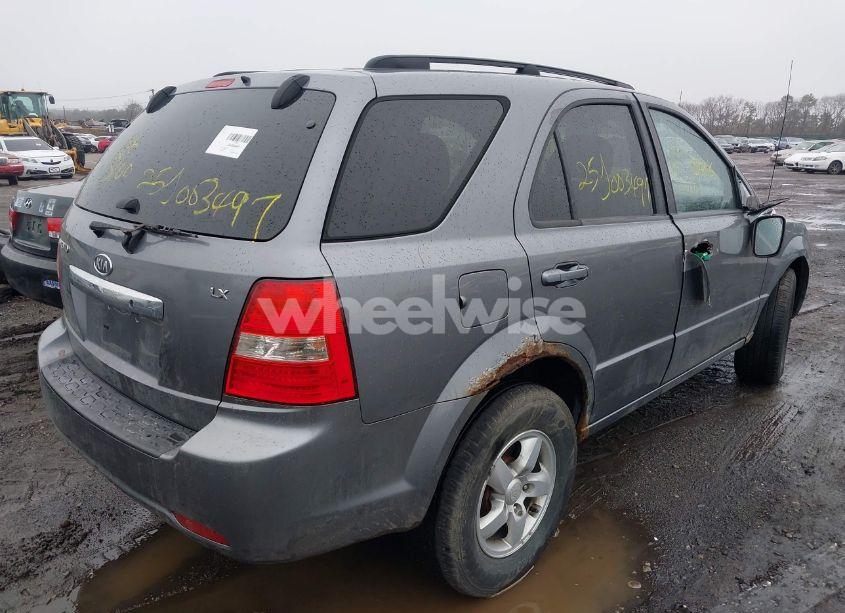 Photo 4 of 2008 Kia Sorento LX (VIN KNDJC735685838480)