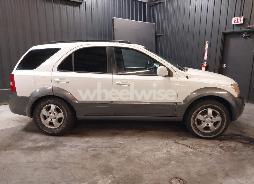 Photo 13 of 2008 Kia Sorento EX (VIN KNDJC736385770373)