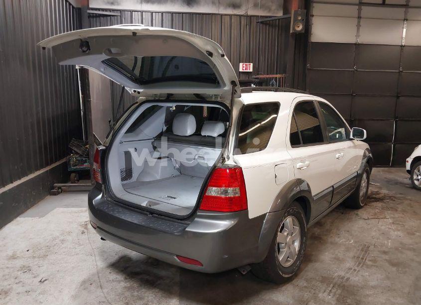 Photo 4 of 2008 Kia Sorento EX (VIN KNDJC736385770373)