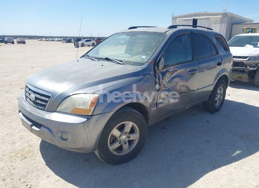 Photo 2 of 2008 Kia Sorento LX (VIN KNDJD735185775169)