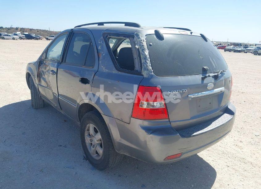 Photo 3 of 2008 Kia Sorento LX (VIN KNDJD735185775169)