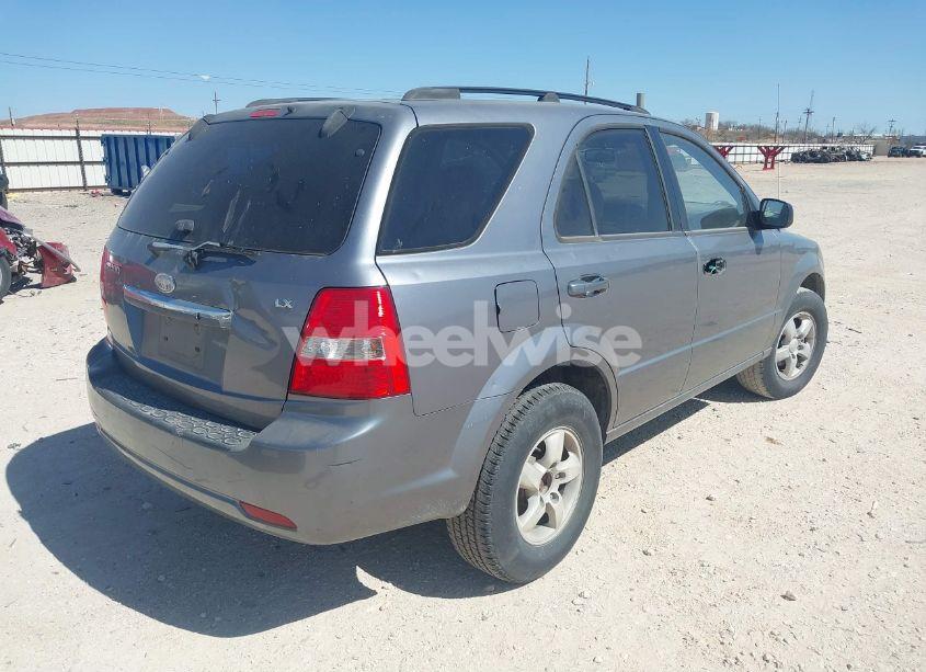 Photo 4 of 2008 Kia Sorento LX (VIN KNDJD735185775169)