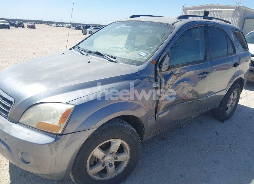 Photo 6 of 2008 Kia Sorento LX (VIN KNDJD735185775169)