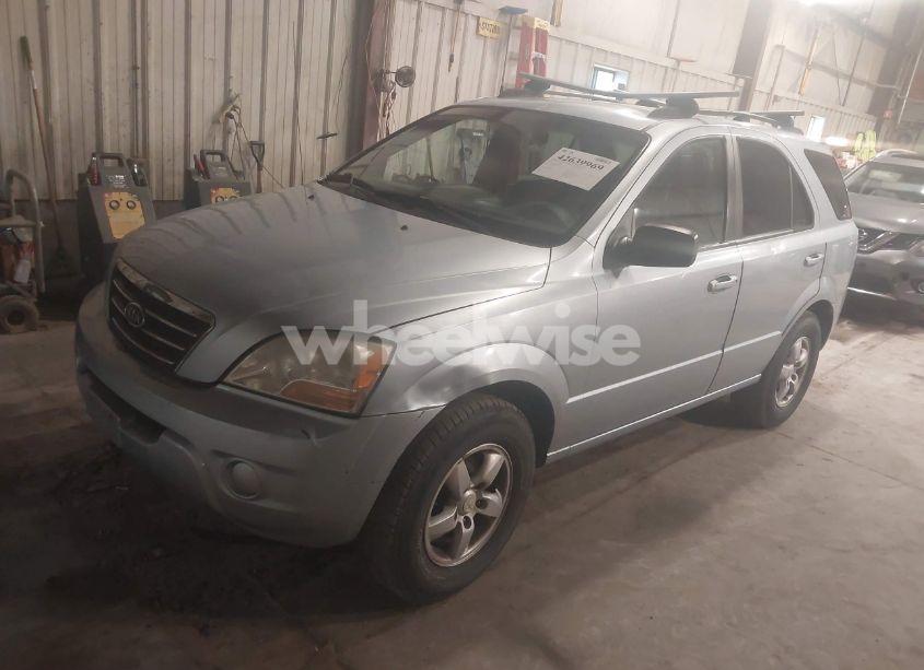 Photo 2 of 2008 Kia Sorento LX (VIN KNDJD735385761211)