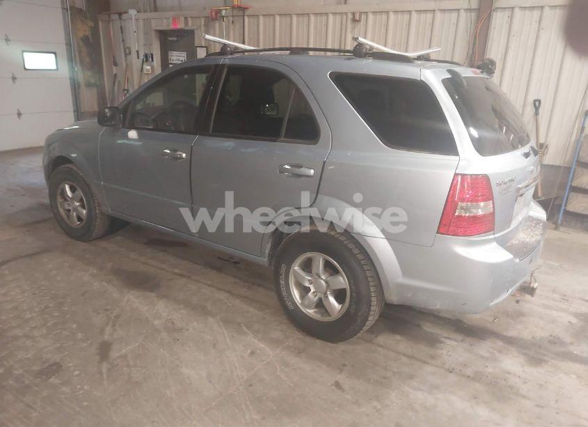 Photo 3 of 2008 Kia Sorento LX (VIN KNDJD735385761211)
