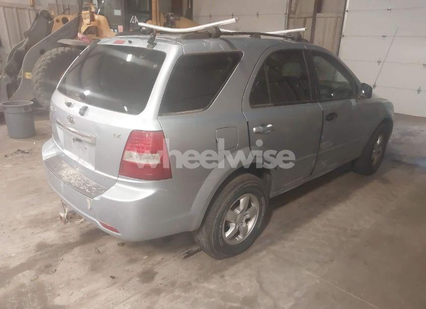 Photo 4 of 2008 Kia Sorento LX (VIN KNDJD735385761211)