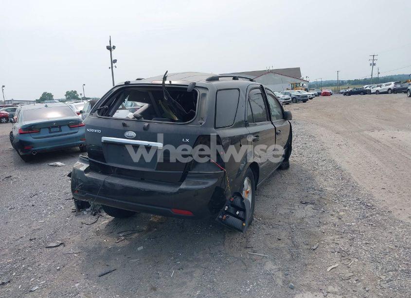 Photo 4 of 2008 Kia Sorento LX (VIN KNDJD735685856135)