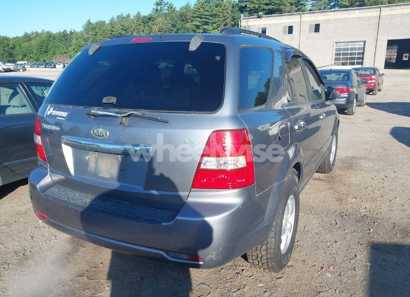 Photo 4 of 2008 Kia Sorento LX (VIN KNDJD735885856265)