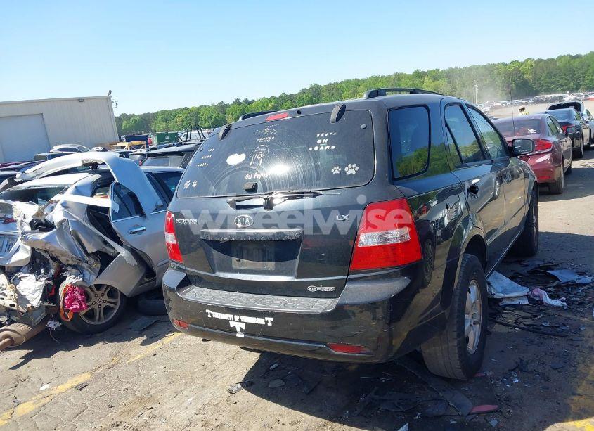Photo 4 of 2009 Kia Sorento LX (VIN KNDJD735995882262)