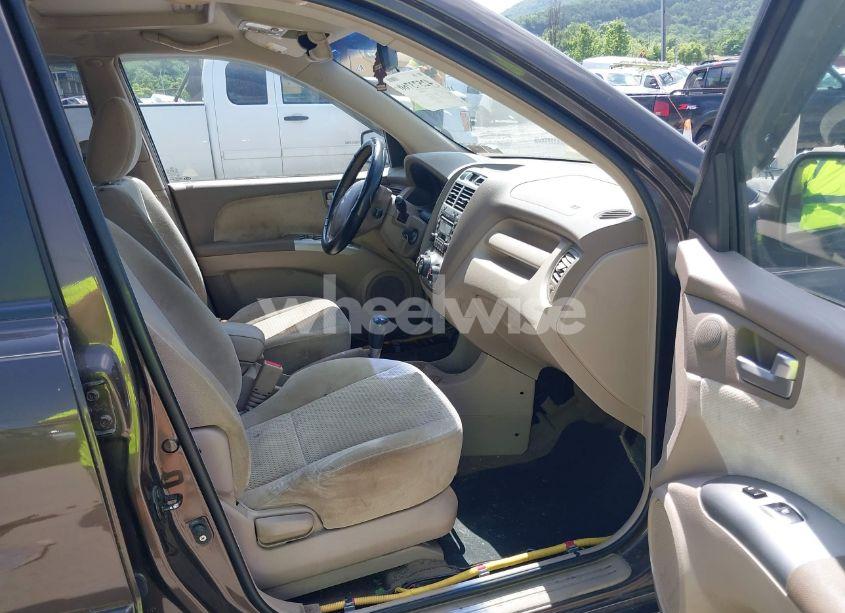 Photo 5 of 2005 Kia Sportage EX V6/LX V6 (VIN KNDJE723957075445)