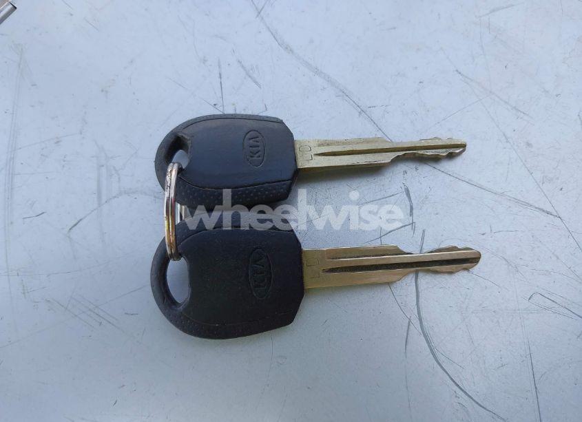 Photo 11 of 2005 Kia Sportage EX V6/LX V6 (VIN KNDJF723957065883)