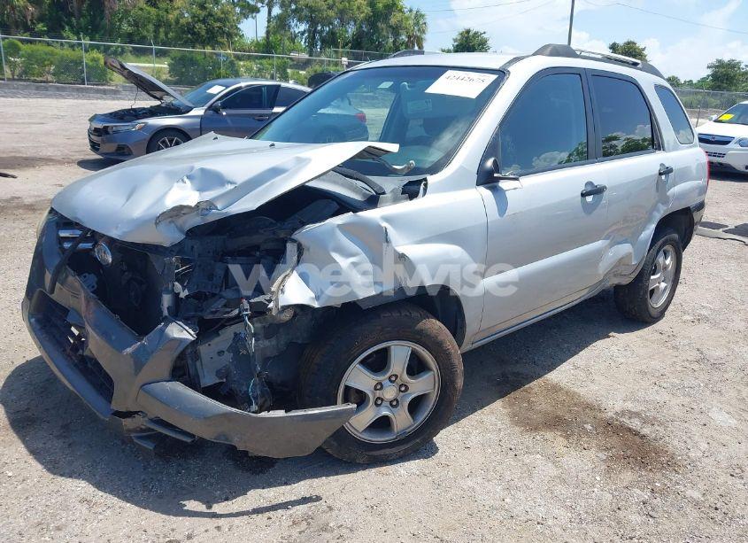 Photo 2 of 2007 Kia Sportage LX (VIN KNDJF724677392978)