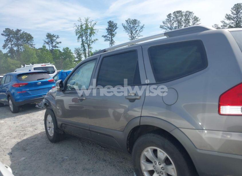 Photo 14 of 2009 Kia Borrego LX (VIN KNDJJ741095026160)