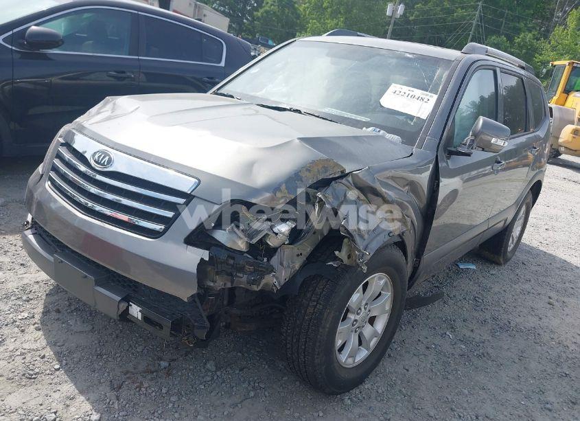 Photo 2 of 2009 Kia Borrego LX (VIN KNDJJ741095026160)