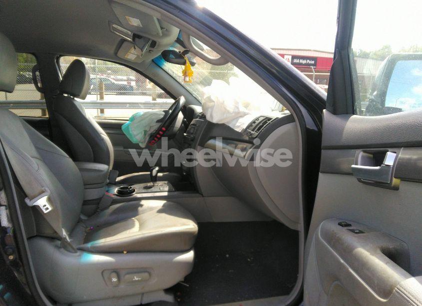 Photo 5 of 2009 Kia Borrego EX V6 (VIN KNDJJ741795015401)