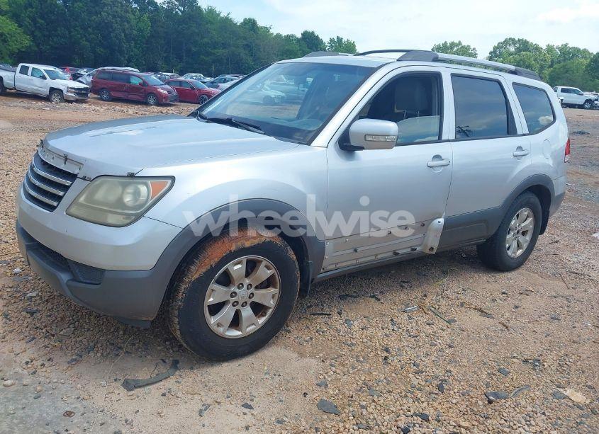 Photo 2 of 2009 Kia Borrego LX (VIN KNDJJ741895029789)