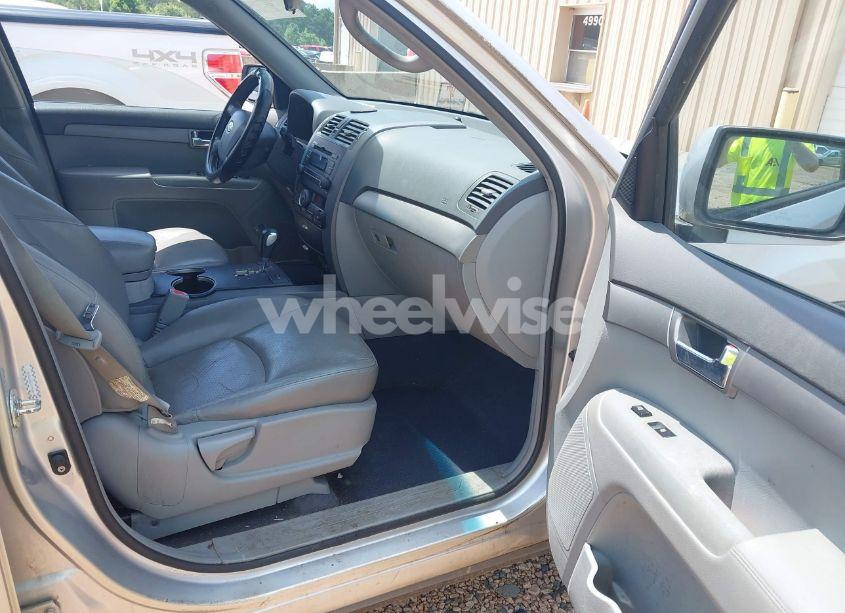 Photo 5 of 2009 Kia Borrego LX (VIN KNDJJ741895029789)