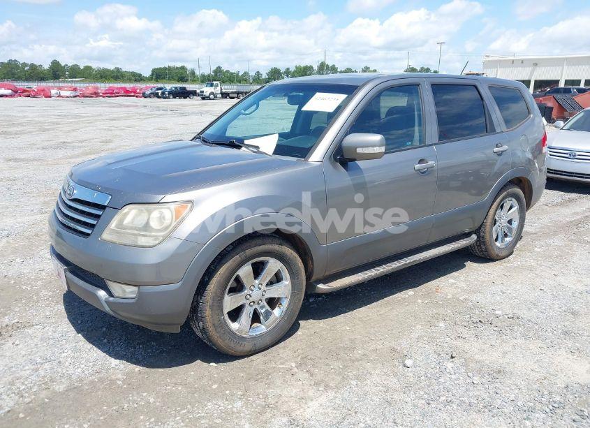 Photo 2 of 2009 Kia Borrego EX V8 (VIN KNDJJ742595023828)