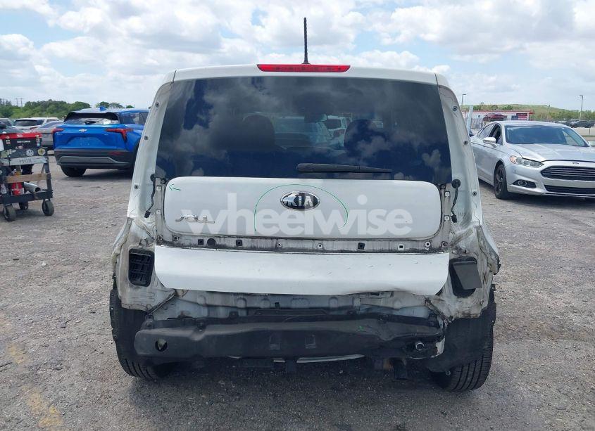 Photo 6 of 2014 Kia Soul N/A (VIN KNDJN2A20E7739613)