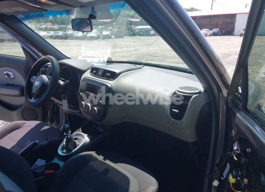 Photo 5 of 2015 Kia Soul (VIN KNDJN2A20F7236200)