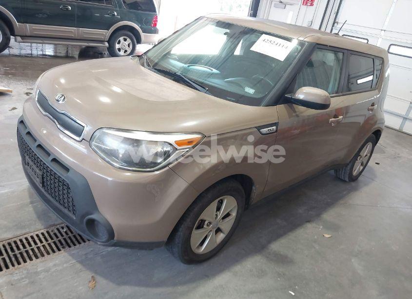 Photo 2 of 2016 Kia Soul (VIN KNDJN2A20G7243987)
