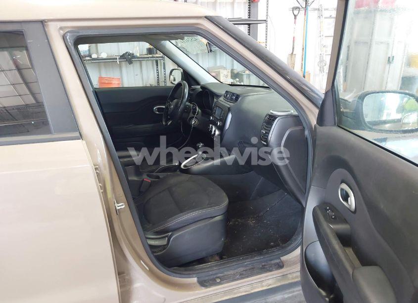 Photo 5 of 2016 Kia Soul (VIN KNDJN2A20G7243987)